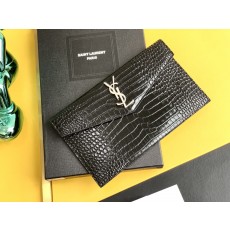 세인트로랑 SAINT LAURENT 모노그램 업타운 크로커다일 클러치 백